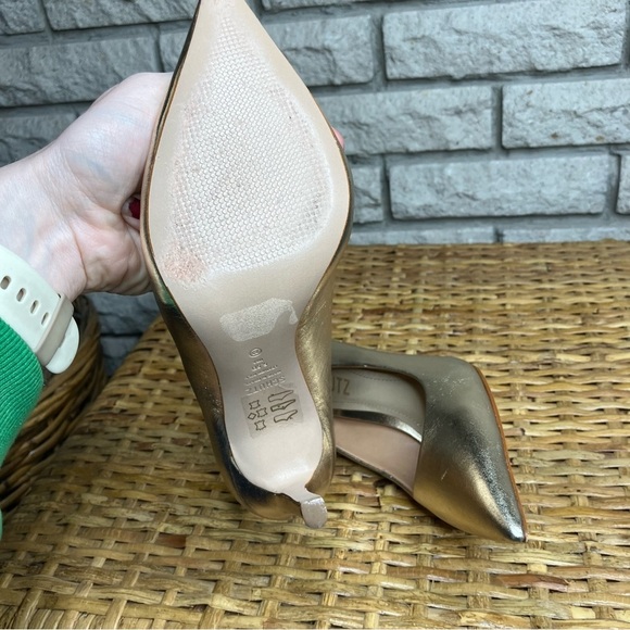 Shcutz Gold Pumps - Picture 6 of 8